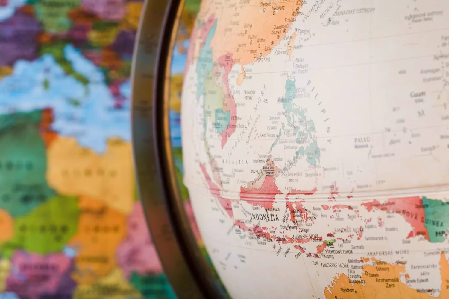 How Does Indonesia’s Strategic Location Benefit Global Investment?
